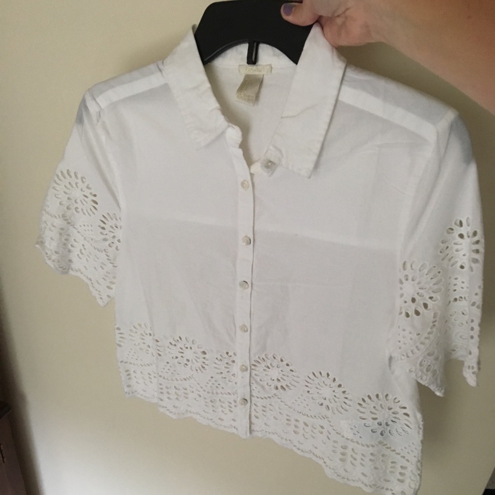 Forever21 crotchet scallop Button down